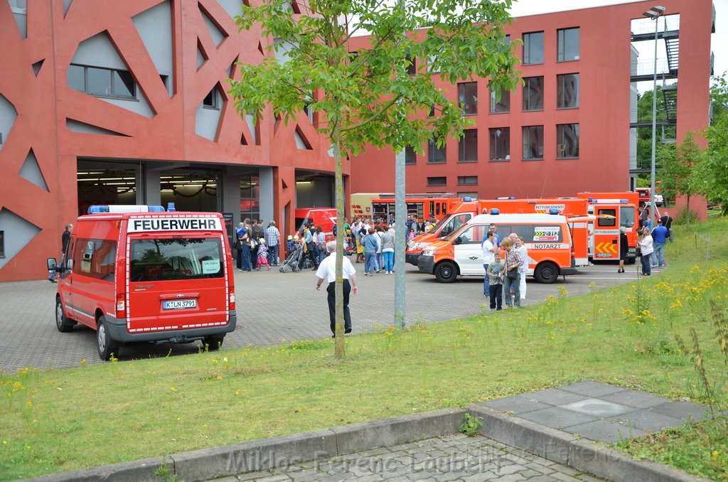 Tag der Offenen Tuer BF Koeln Weidenpesch Scheibenstr P100.JPG